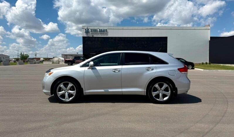 
								2010 Toyota Venza Limited AWD SUV. full									