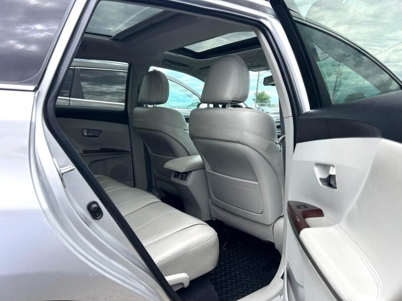 
								2010 Toyota Venza Limited AWD SUV. full									