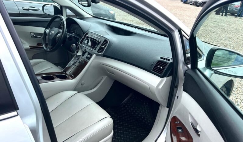 
								2010 Toyota Venza Limited AWD SUV. full									
