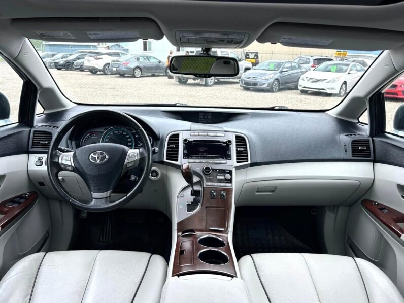 
								2010 Toyota Venza Limited AWD SUV. full									