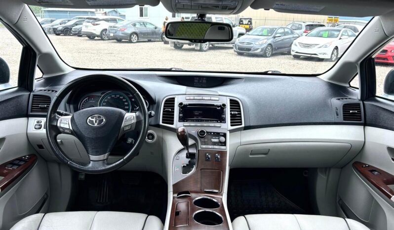 
								2010 Toyota Venza Limited AWD SUV. full									