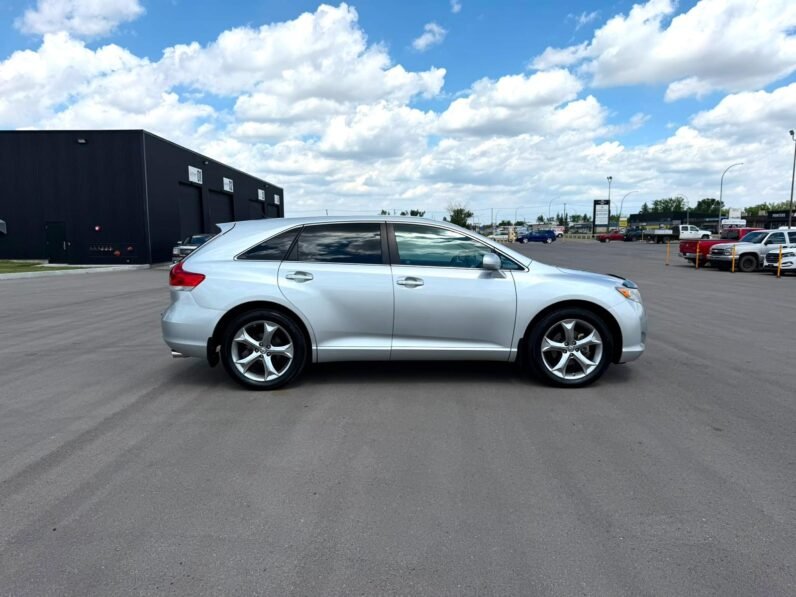 
								2010 Toyota Venza Limited AWD SUV. full									