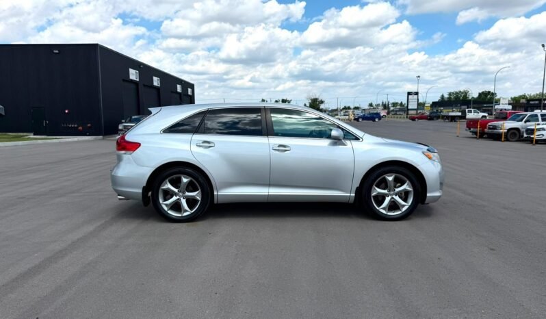 
								2010 Toyota Venza Limited AWD SUV. full									