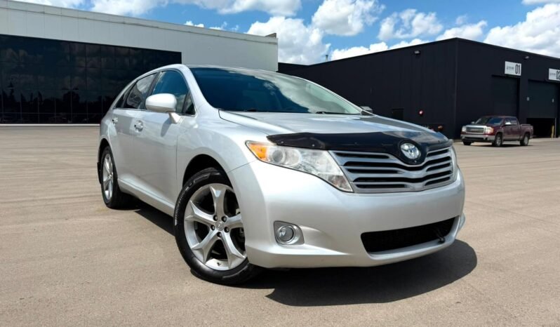 
								2010 Toyota Venza Limited AWD SUV. full									