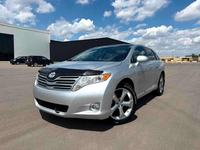 
								2010 Toyota Venza Limited AWD SUV. full									