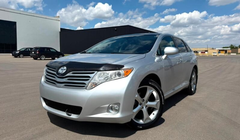 
								2010 Toyota Venza Limited AWD SUV. full									