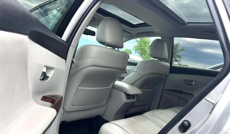 
								2010 Toyota Venza Limited AWD SUV. full									