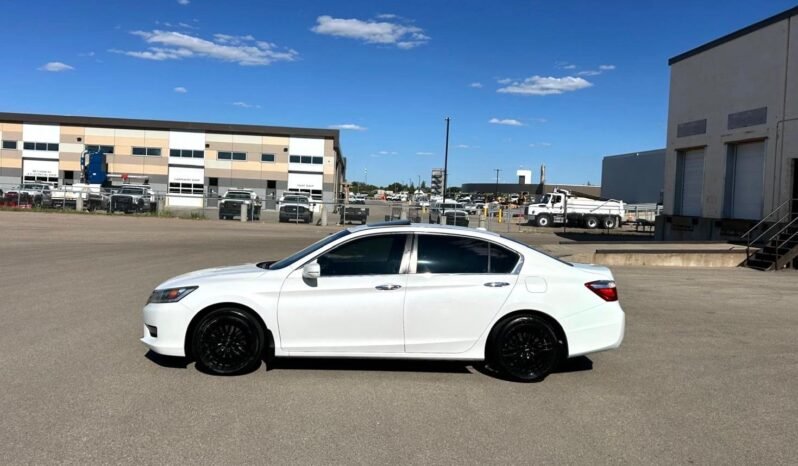 
								2015 Honda Accord Touring Sedan full									