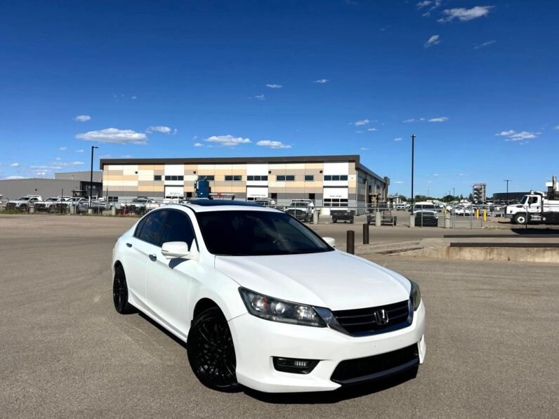 
								2015 Honda Accord Touring Sedan full									