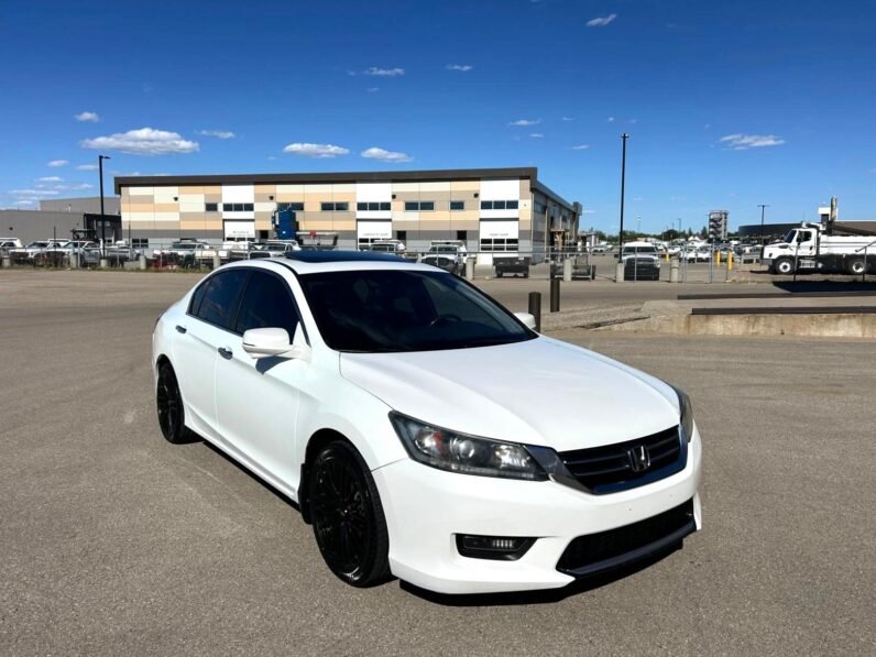 
								2015 Honda Accord Touring Sedan full									