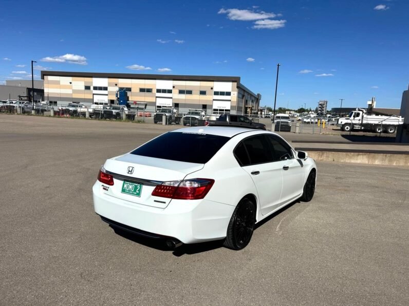 
								2015 Honda Accord Touring Sedan full									