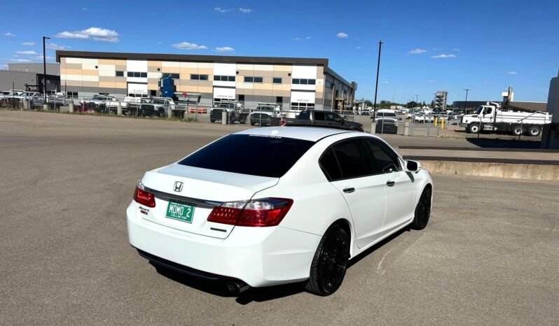 
								2015 Honda Accord Touring Sedan full									