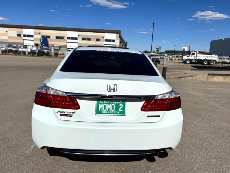 
								2015 Honda Accord Touring Sedan full									