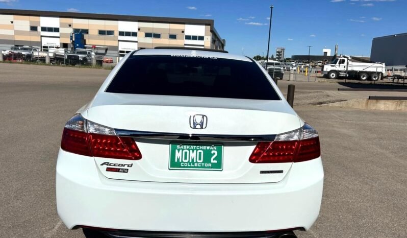 
								2015 Honda Accord Touring Sedan full									