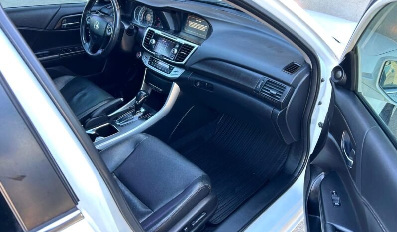 
								2015 Honda Accord Touring Sedan full									