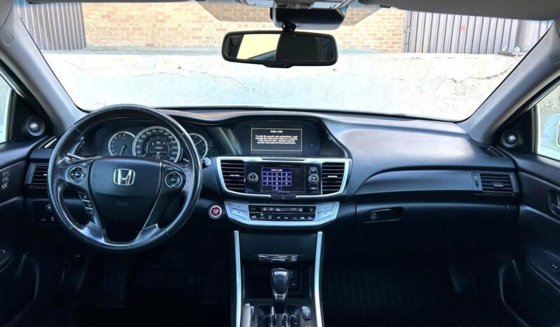
								2015 Honda Accord Touring Sedan full									