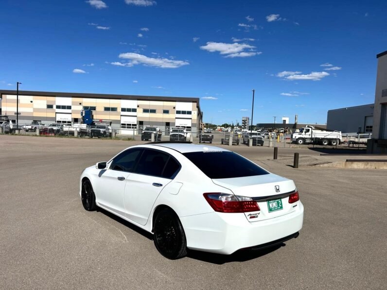 
								2015 Honda Accord Touring Sedan full									