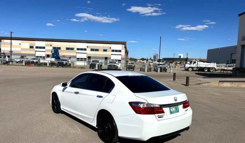 
								2015 Honda Accord Touring Sedan full									