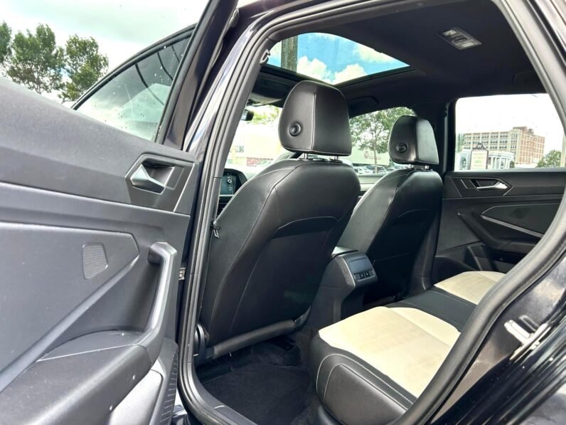 
								2019 Volkswagen Jetta R-Line Sedan full									