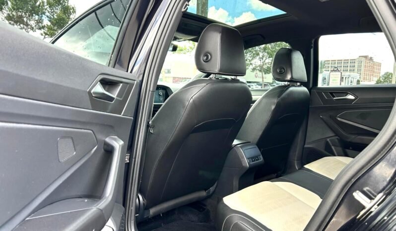 
								2019 Volkswagen Jetta R-Line Sedan full									