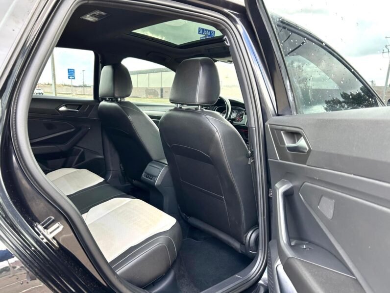 
								2019 Volkswagen Jetta R-Line Sedan full									