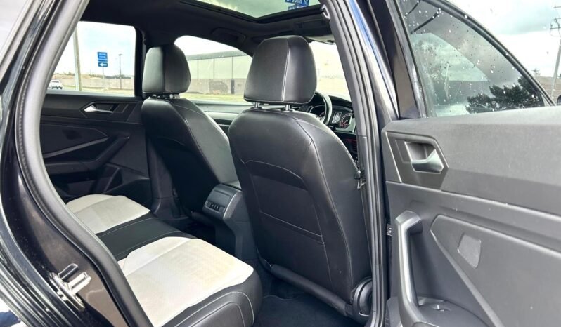 
								2019 Volkswagen Jetta R-Line Sedan full									