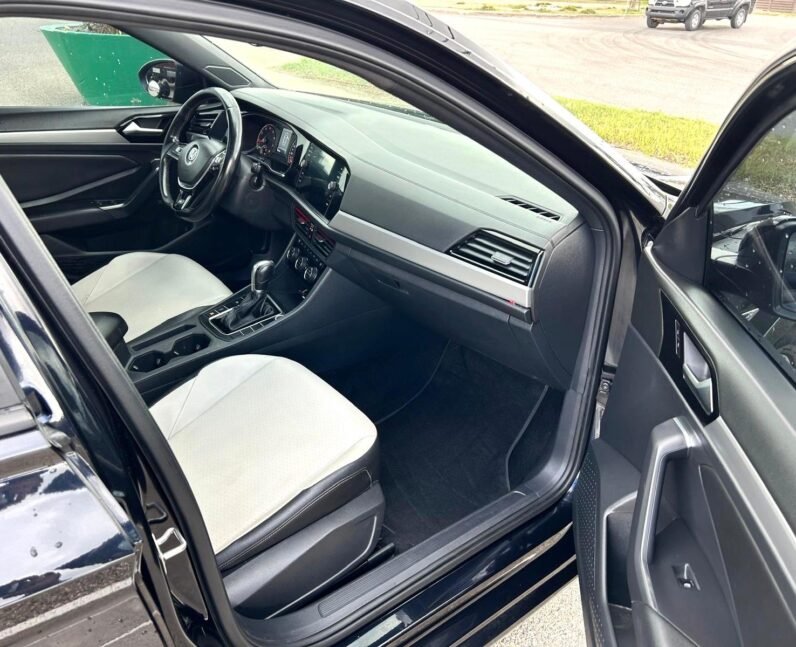 
								2019 Volkswagen Jetta R-Line Sedan full									