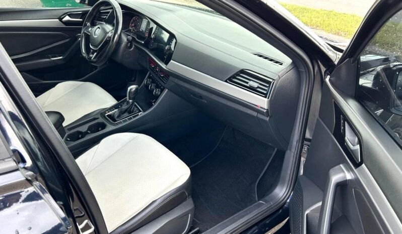 
								2019 Volkswagen Jetta R-Line Sedan full									