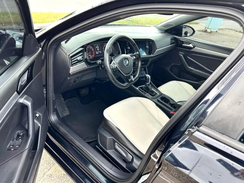 
								2019 Volkswagen Jetta R-Line Sedan full									