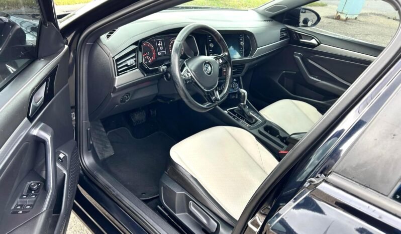 
								2019 Volkswagen Jetta R-Line Sedan full									
