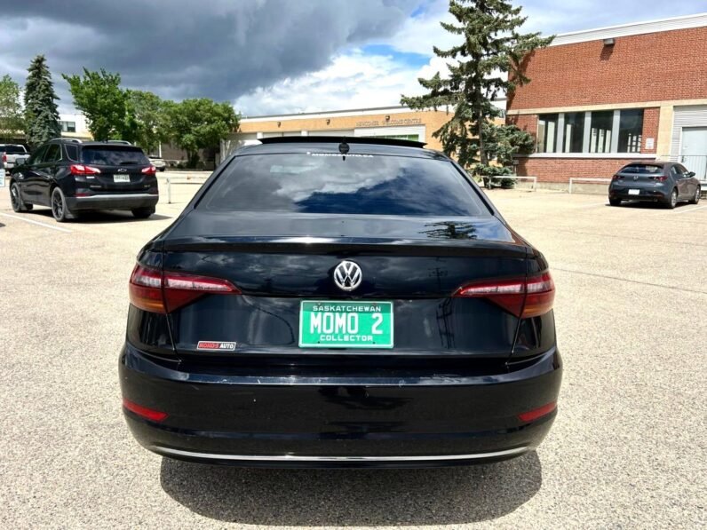 
								2019 Volkswagen Jetta R-Line Sedan full									