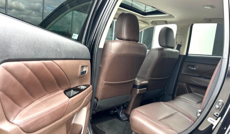 
								2018 Mitsubishi Outlander Limited PHEV AWD SUV full									