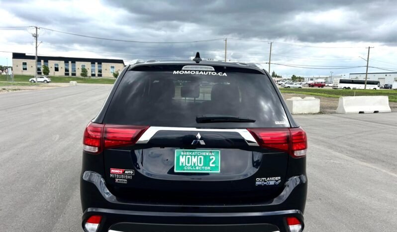 
								2018 Mitsubishi Outlander Limited PHEV AWD SUV full									