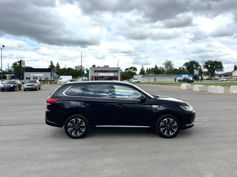 
								2018 Mitsubishi Outlander Limited PHEV AWD SUV full									