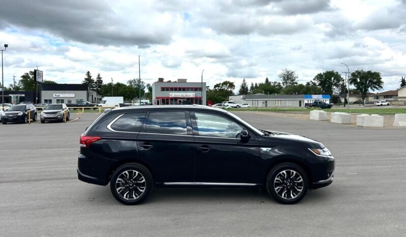 
								2018 Mitsubishi Outlander Limited PHEV AWD SUV full									