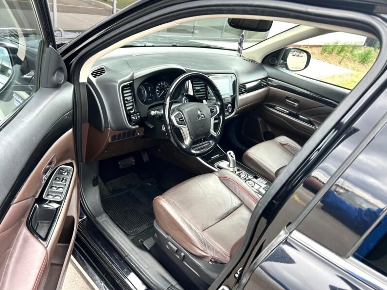 
								2018 Mitsubishi Outlander Limited PHEV AWD SUV full									