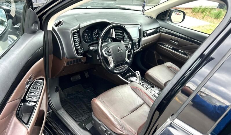 
								2018 Mitsubishi Outlander Limited PHEV AWD SUV full									