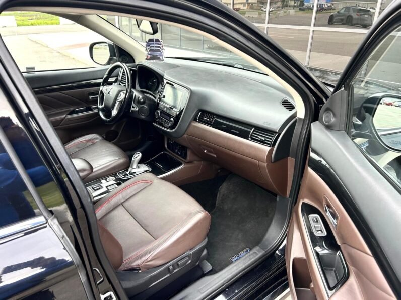 
								2018 Mitsubishi Outlander Limited PHEV AWD SUV full									