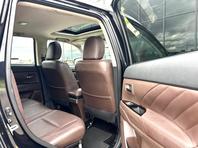 
								2018 Mitsubishi Outlander Limited PHEV AWD SUV full									