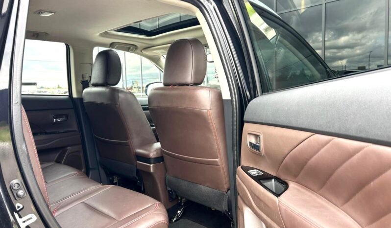 
								2018 Mitsubishi Outlander Limited PHEV AWD SUV full									