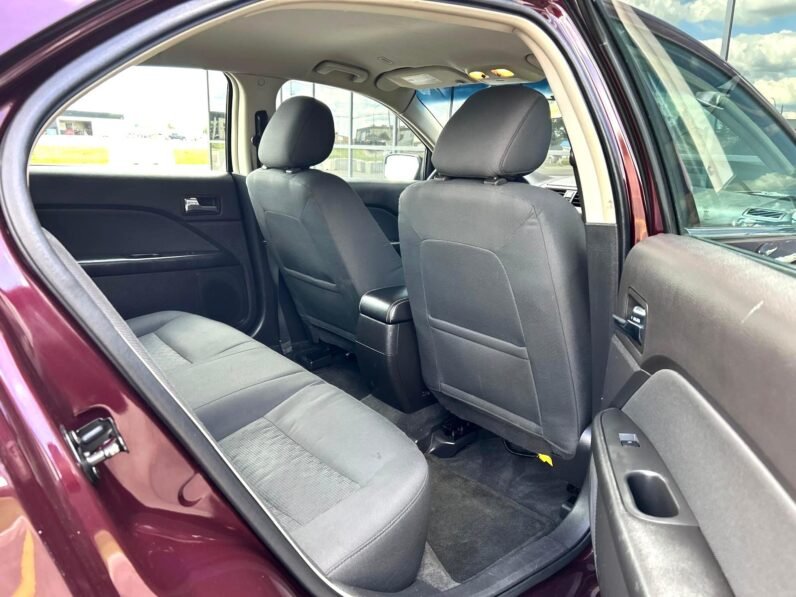 
								2011 Ford Fusion SEL Sedan full									