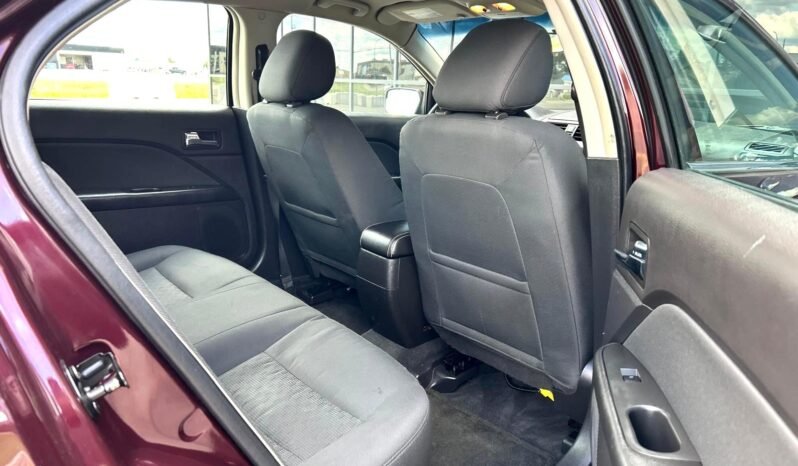 
								2011 Ford Fusion SEL Sedan full									