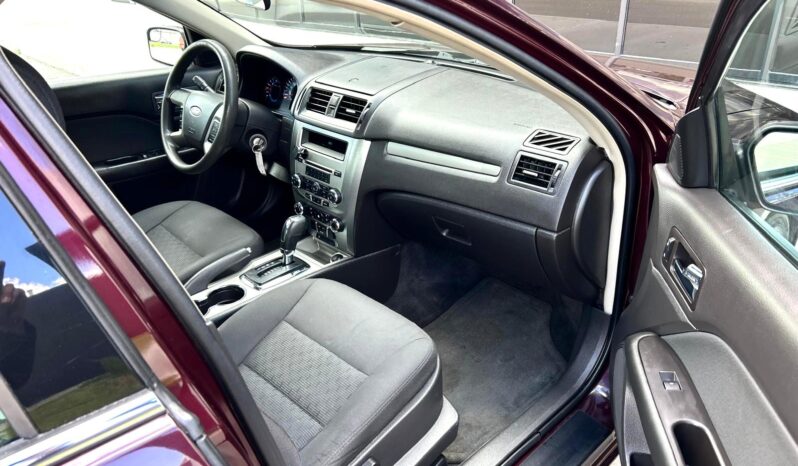 
								2011 Ford Fusion SEL Sedan full									