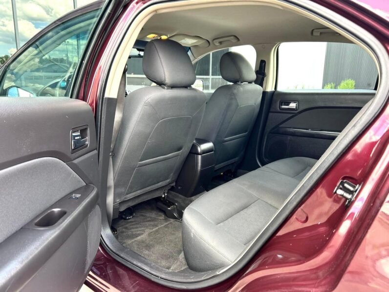 
								2011 Ford Fusion SEL Sedan full									