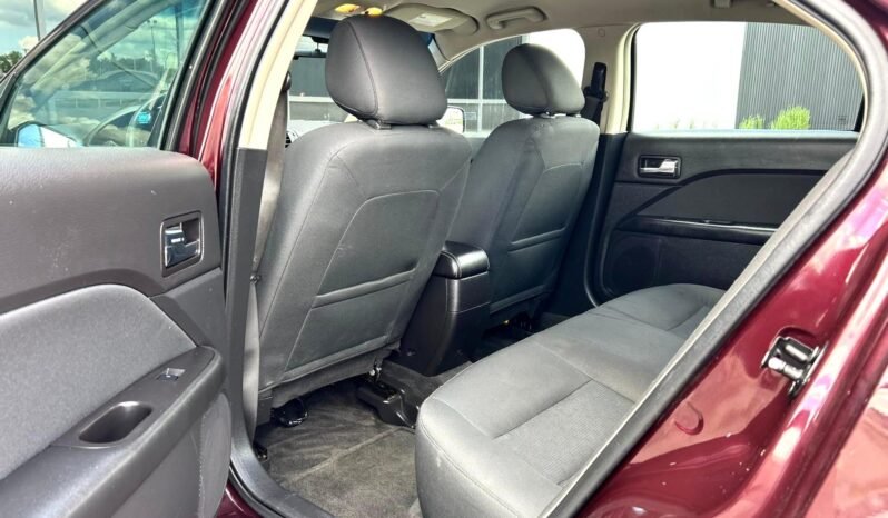 
								2011 Ford Fusion SEL Sedan full									
