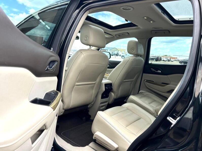 
								2018 GMC Acadia Denali AWD SUV. full									