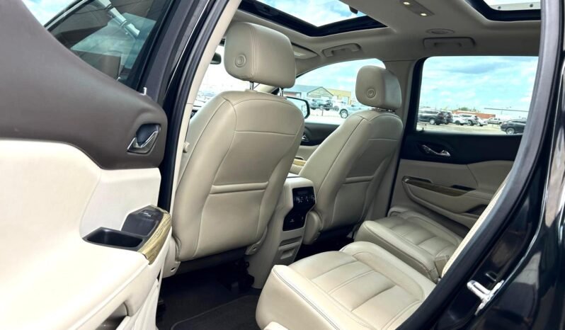 
								2018 GMC Acadia Denali AWD SUV. full									
