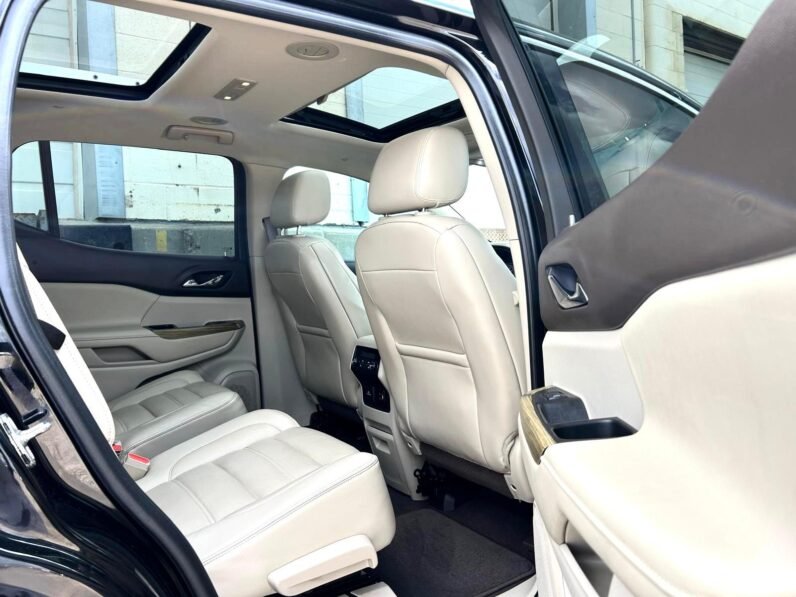 
								2018 GMC Acadia Denali AWD SUV. full									
