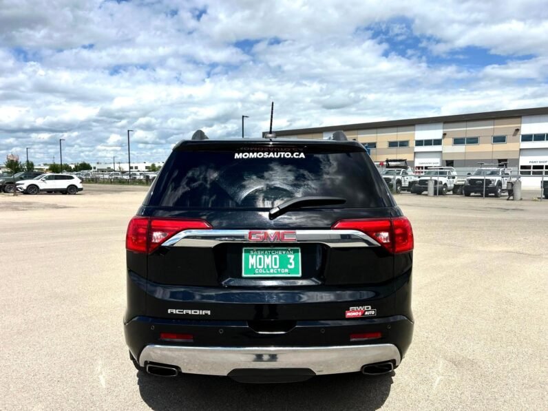 
								2018 GMC Acadia Denali AWD SUV. full									