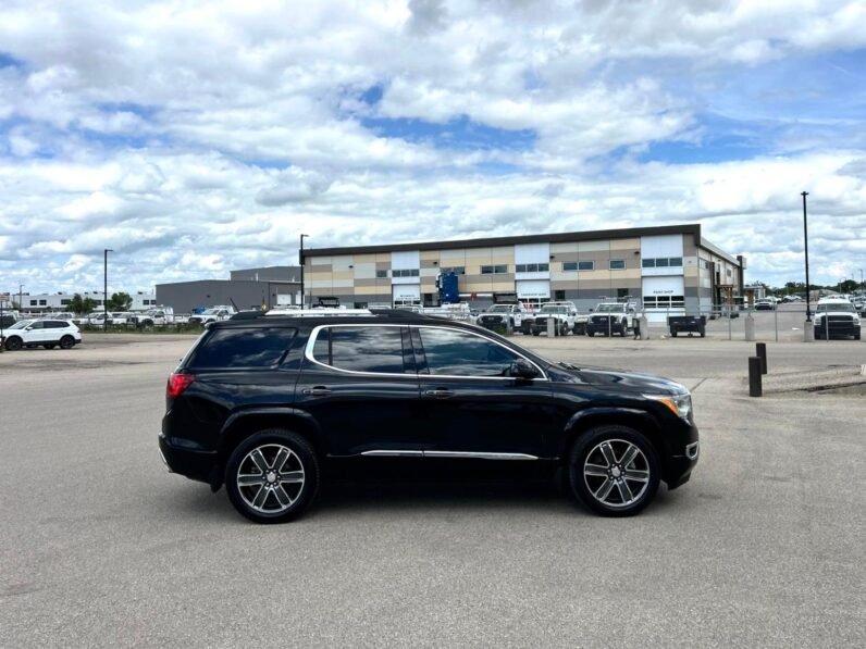
								2018 GMC Acadia Denali AWD SUV. full									